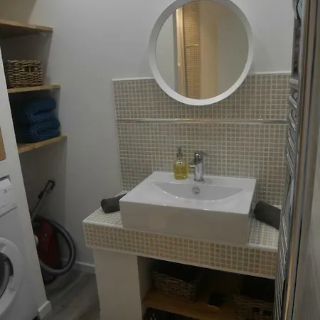 Les Voiles Apartment