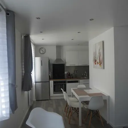 Les Voiles Apartment